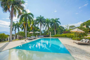 Luxe Villa de Verano Boutique / Pool & Hot Tub 7BD, San Jerónimo
